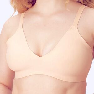 NWOT Parade Seamless Universal Smooth Lift Triangle Bralette in Sand